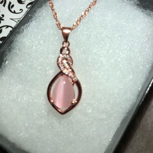 Rose gold plated necklace with a lotus opal